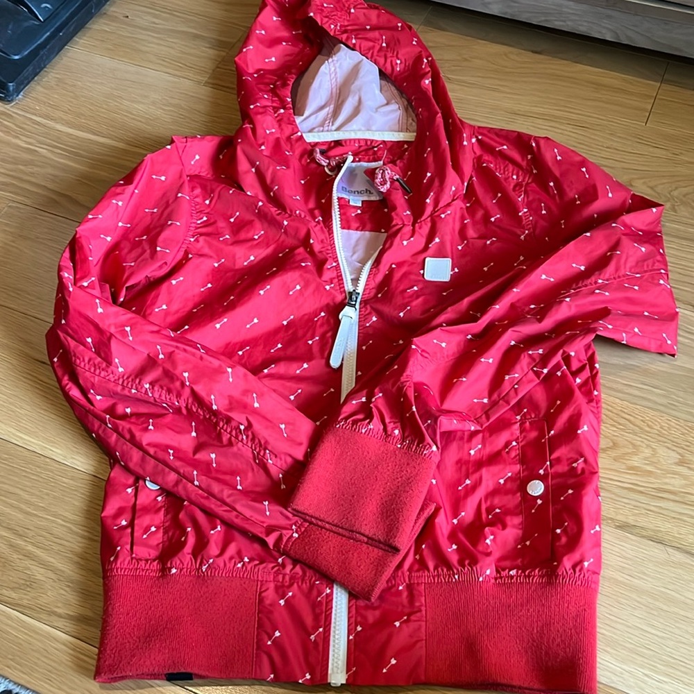 Bench Wind Breaker Red with White Arrows